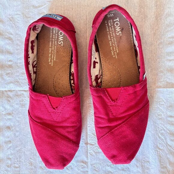 Toms | Women’s Cherry Red Alpargata Style Comfy Canvas Slipper Shoes - Picture 3 of 12